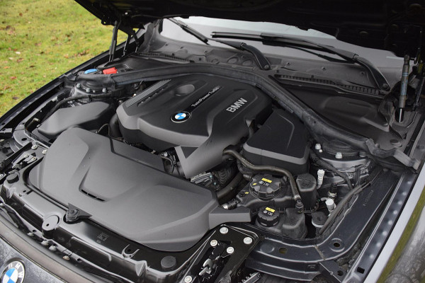 BMW 3-serie 320i M Sport Edition*Dak*Keyless*Digi dash*Head-up*Camera*Enz enz