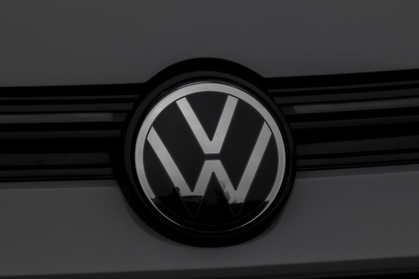 Volkswagen Golf 1.5 eTSI R-Line Edition | PANORAMADAK | IQ LIGHT | ACC | HEAD UP | HARMAN & KARDON