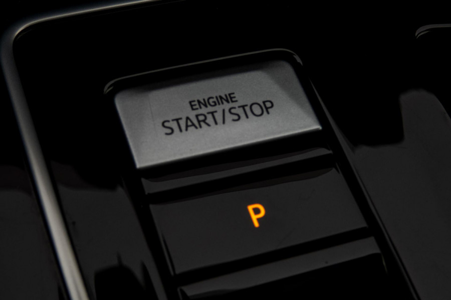 Volkswagen Golf 1.5 eTSI R-Line Edition | PANORAMADAK | IQ LIGHT | ACC | HEAD UP | HARMAN & KARDON