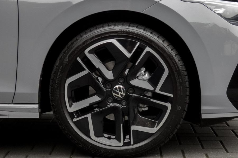 Volkswagen Golf 1.5 eTSI R-Line Edition | PANORAMADAK | IQ LIGHT | ACC | HEAD UP | HARMAN & KARDON