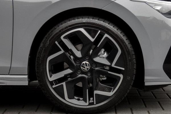 Volkswagen Golf 1.5 eTSI R-Line Edition | PANORAMADAK | IQ LIGHT | ACC | HEAD UP | HARMAN & KARDON