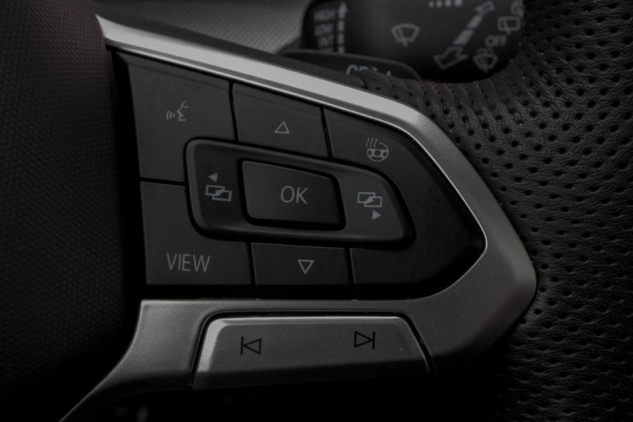 Volkswagen Golf 1.5 eTSI R-Line Edition | PANORAMADAK | IQ LIGHT | ACC | HEAD UP | HARMAN & KARDON