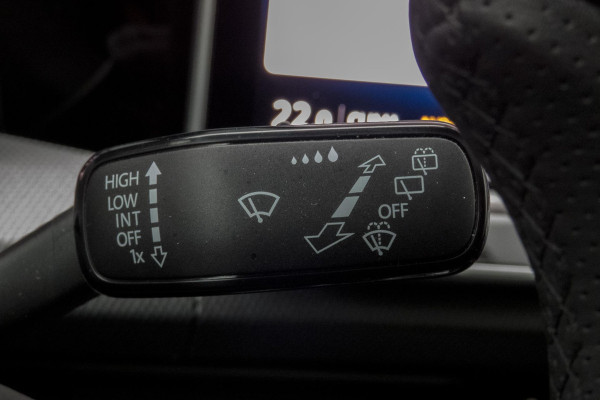 Volkswagen Golf 1.5 eTSI R-Line Edition | PANORAMADAK | IQ LIGHT | ACC | HEAD UP | HARMAN & KARDON