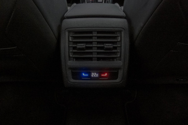 Volkswagen Golf 1.5 eTSI R-Line Edition | PANORAMADAK | IQ LIGHT | ACC | HEAD UP | HARMAN & KARDON