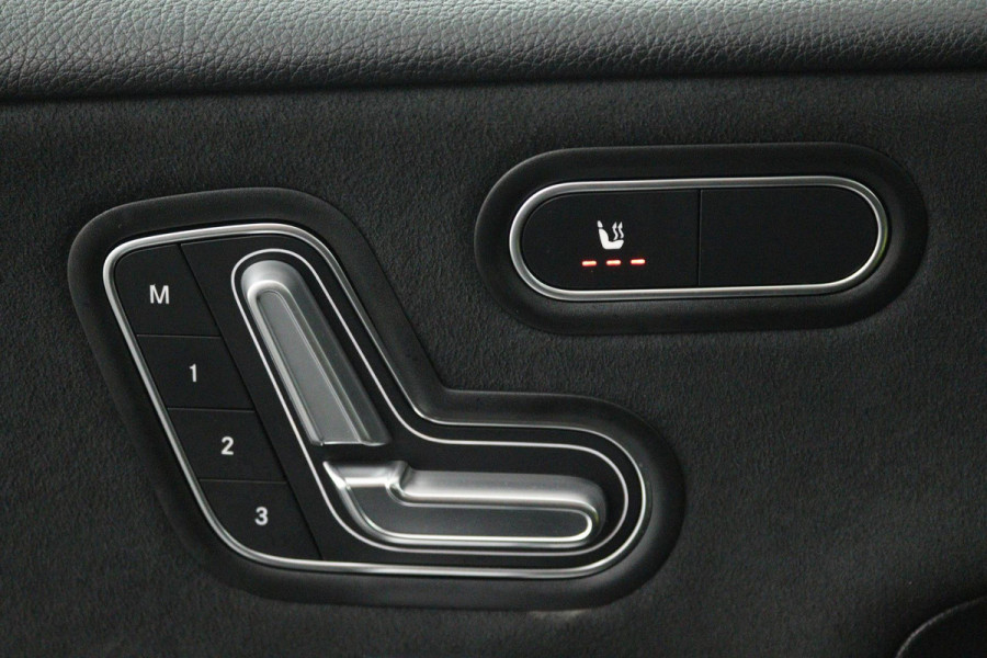 Mercedes-Benz A-Klasse 200 Launch Edition Premium Plus (PANORAMADAK, STOELVERWARMING, SFEERVERLICHTING, ACHTERUITRIJCAMERA)