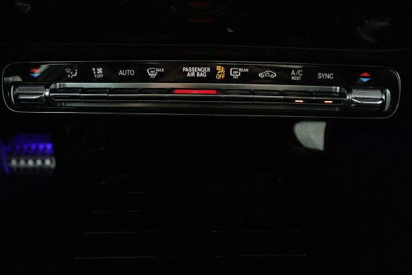 Mercedes-Benz A-Klasse 200 Launch Edition Premium Plus (PANORAMADAK, STOELVERWARMING, SFEERVERLICHTING, ACHTERUITRIJCAMERA)