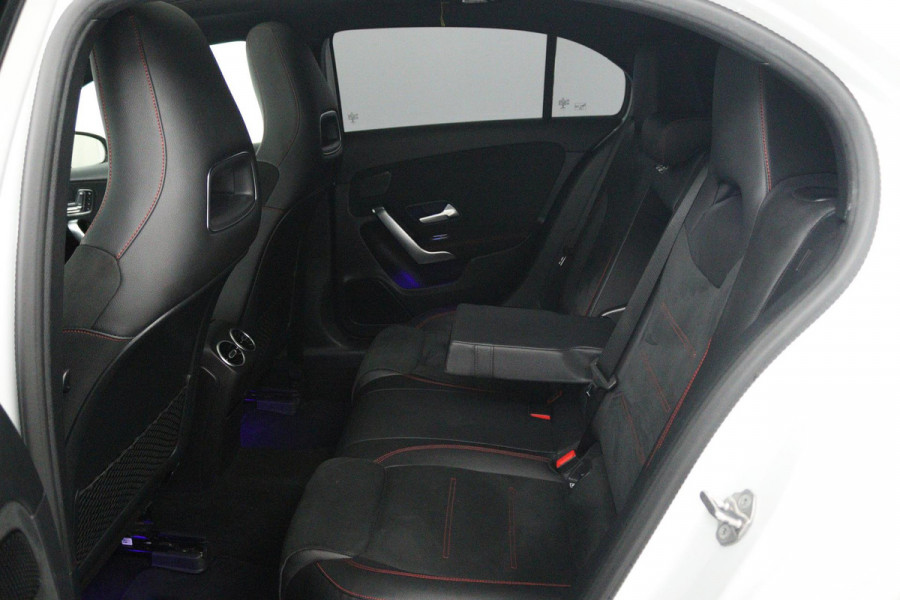 Mercedes-Benz A-Klasse 200 Launch Edition Premium Plus (PANORAMADAK, STOELVERWARMING, SFEERVERLICHTING, ACHTERUITRIJCAMERA)