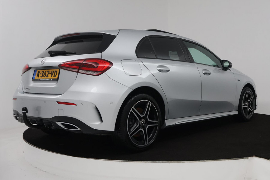 Mercedes-Benz A-Klasse 250 e Business Solution AMG Limited (PANORAMADAK, TREKHAAK, SFEERVERLICHTING, STOELVERWARMING, CAMERA)