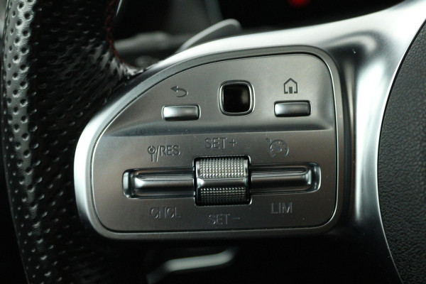 Mercedes-Benz A-Klasse 250 e Business Solution AMG Limited (PANORAMADAK, TREKHAAK, SFEERVERLICHTING, STOELVERWARMING, CAMERA)