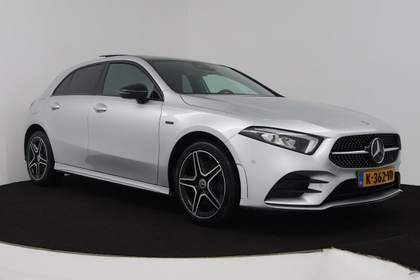 Mercedes-Benz A-Klasse 250 e Business Solution AMG Limited (PANORAMADAK, TREKHAAK, SFEERVERLICHTING, STOELVERWARMING, CAMERA)