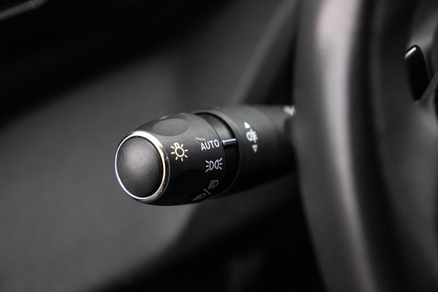 Peugeot 308 SW 1.6 HYbrid 180 Allure Pack Business AIRCO / CRUISE CONTROLE / CARPLAY / PLUG IN HYBRID / STOELVERWARMING