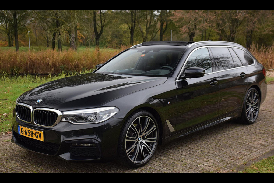 BMW 5 Serie Touring 520i*M-Pakket*Pano*Head-up*H&K*20"Inch*1e eig*Nl Auto*