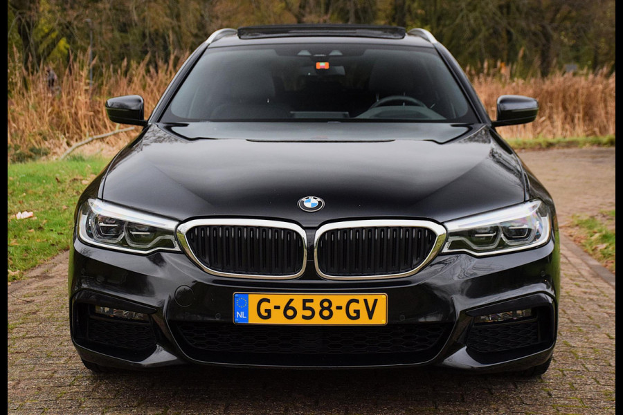 BMW 5 Serie Touring 520i*M-Pakket*Pano*Head-up*H&K*20"Inch*1e eig*Nl Auto*