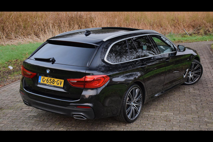 BMW 5 Serie Touring 520i*M-Pakket*Pano*Head-up*H&K*20"Inch*1e eig*Nl Auto*