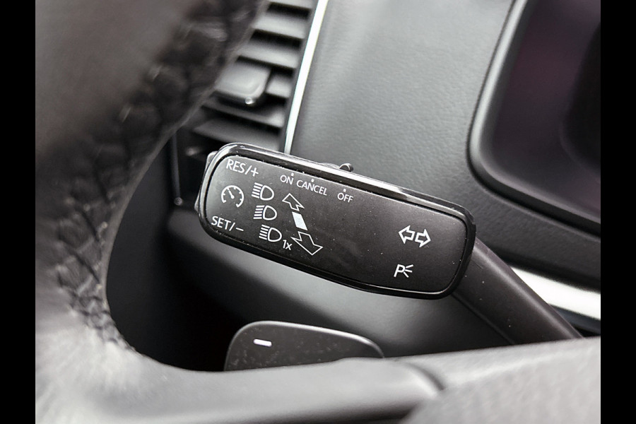 Škoda Karoq 1.5 TSI ACT Sportline Business Automaat (NAVIGATIE, STOELVERWARMING, PARKEERSENSOREN, GOED ONDERHOUDEN)