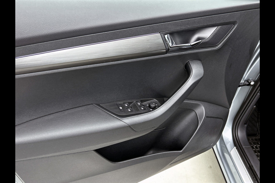 Škoda Karoq 1.5 TSI ACT Sportline Business Automaat (NAVIGATIE, STOELVERWARMING, PARKEERSENSOREN, GOED ONDERHOUDEN)