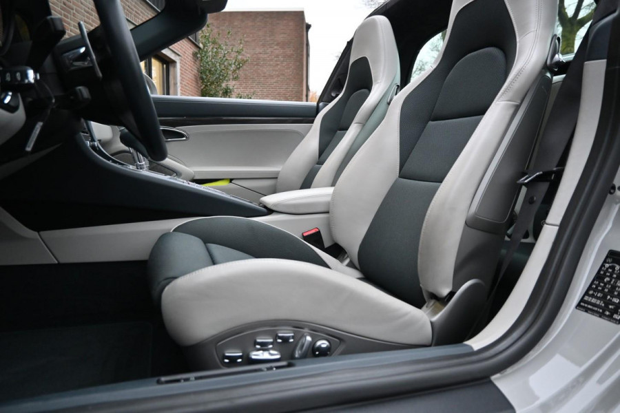 Porsche 911 3.0 Targa 4 GTS PDK Krijt SportChrono BOSE PDLS CAM '19