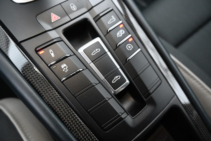 Porsche 911 3.0 Targa 4 GTS PDK Krijt SportChrono BOSE PDLS CAM '19