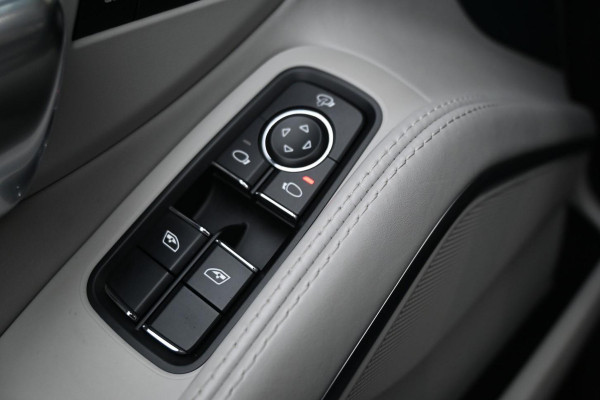 Porsche 911 3.0 Targa 4 GTS PDK Krijt SportChrono BOSE PDLS CAM '19