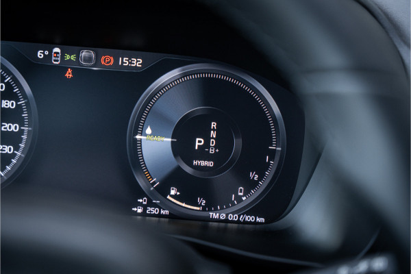 Volvo XC40 1.5 T4 Recharge Core ** Camera ** Stoelverwarming ** Winter-line