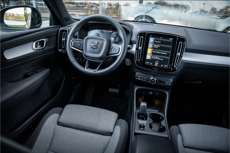 Volvo XC40 1.5 T4 Recharge Core ** Camera ** Stoelverwarming ** Winter-line