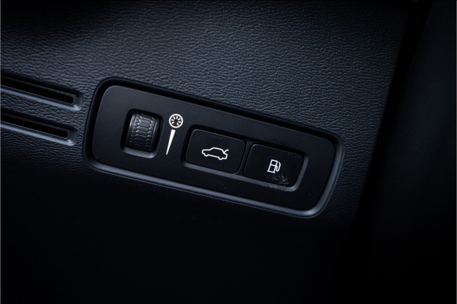 Volvo XC40 1.5 T4 Recharge Core ** Camera ** Stoelverwarming ** Winter-line