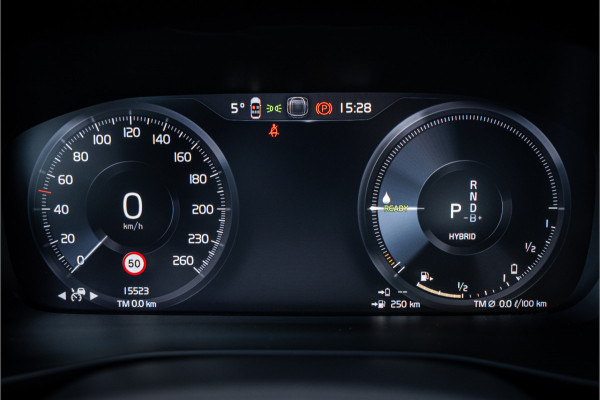 Volvo XC40 1.5 T4 Recharge Core ** Camera ** Stoelverwarming ** Winter-line