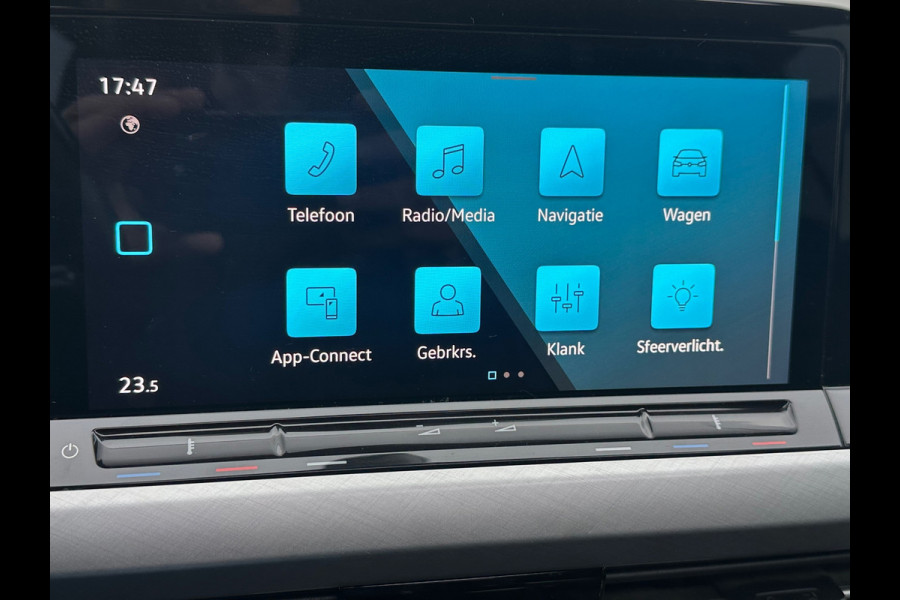 Volkswagen Golf 1.5 TSI Life Pano/ Navi / Sfeer