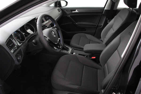 Volkswagen e-Golf Edition Navigatie Climate Control  Cruise control adaptief Parkeer sensoren  Lichtmetalen Velgen 17"