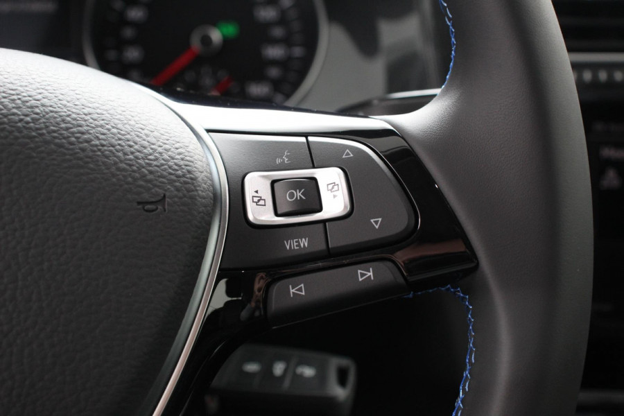 Volkswagen e-Golf Edition Navigatie Climate Control  Cruise control adaptief Parkeer sensoren  Lichtmetalen Velgen 17"