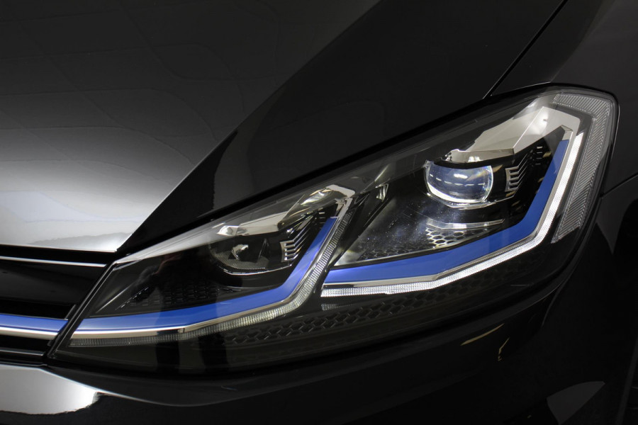 Volkswagen e-Golf Edition Navigatie Climate Control  Cruise control adaptief Parkeer sensoren  Lichtmetalen Velgen 17"