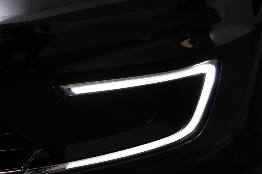 Volkswagen e-Golf Edition Navigatie Climate Control  Cruise control adaptief Parkeer sensoren  Lichtmetalen Velgen 17"