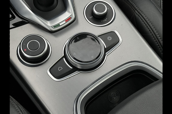 Alfa Romeo Stelvio 2.0 T AWD Veloce Panoramadak Adapt. Cruise Harman/Kardon Leer Stoelverw. 20''LM