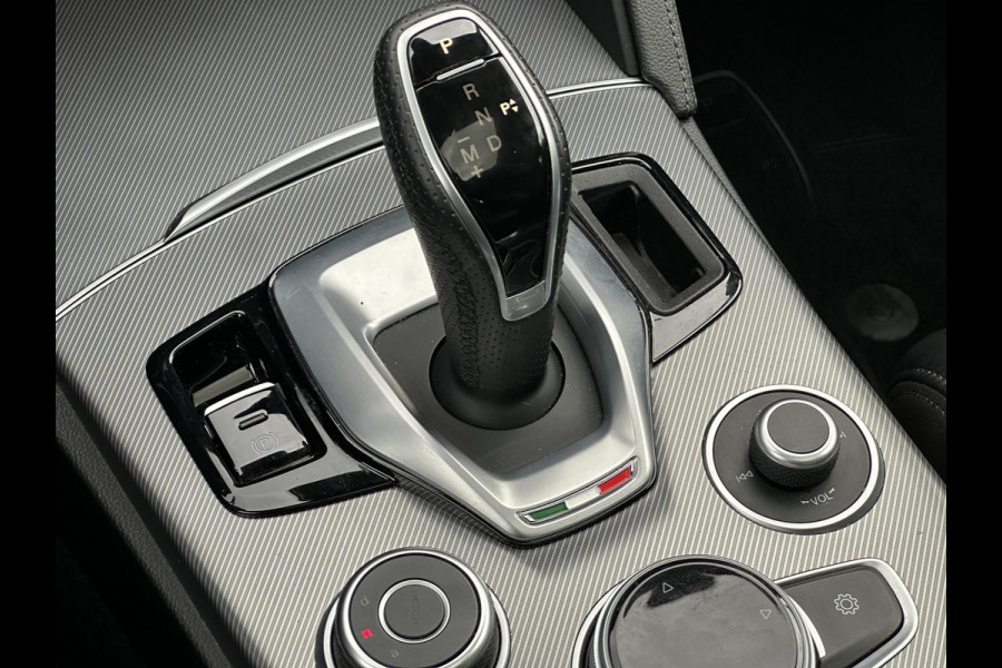 Alfa Romeo Stelvio 2.0 T AWD Veloce Panoramadak Adapt. Cruise Harman/Kardon Leer Stoelverw. 20''LM