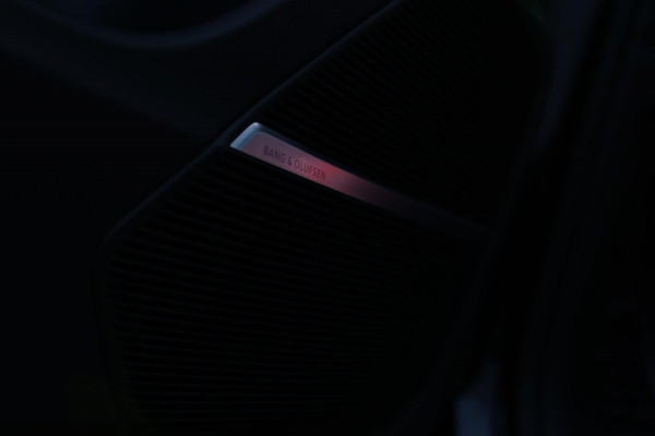 Audi Q8 60 TFSI e Quattro Competition *Pano*RS-Stoelen*B&O*4-Wiel besturing*360 Camera*