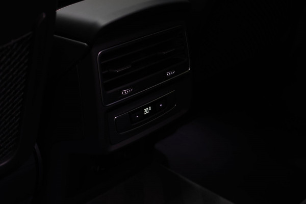 Audi Q8 60 TFSI e Quattro Competition *Pano*RS-Stoelen*B&O*4-Wiel besturing*360 Camera*