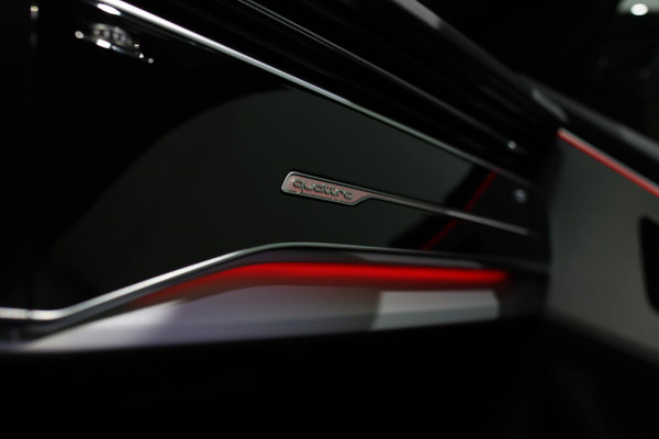 Audi Q8 60 TFSI e Quattro Competition *Pano*RS-Stoelen*B&O*4-Wiel besturing*360 Camera*