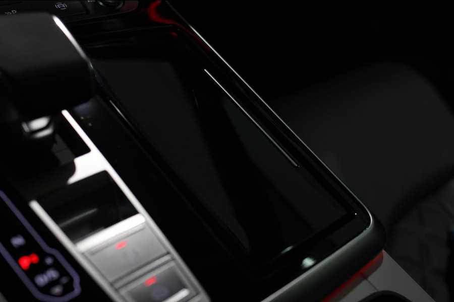 Audi Q8 60 TFSI e Quattro Competition *Pano*RS-Stoelen*B&O*4-Wiel besturing*360 Camera*