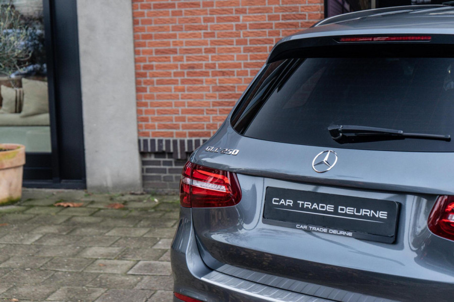 Mercedes-Benz GLC 250 4MATIC AMG Pano / Trekhaak / Camera