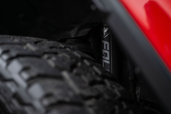 Jeep Wrangler Unlimited 2.0T - Method velgen 20" - Liftkit - Dakrek - stalen V&A bumper