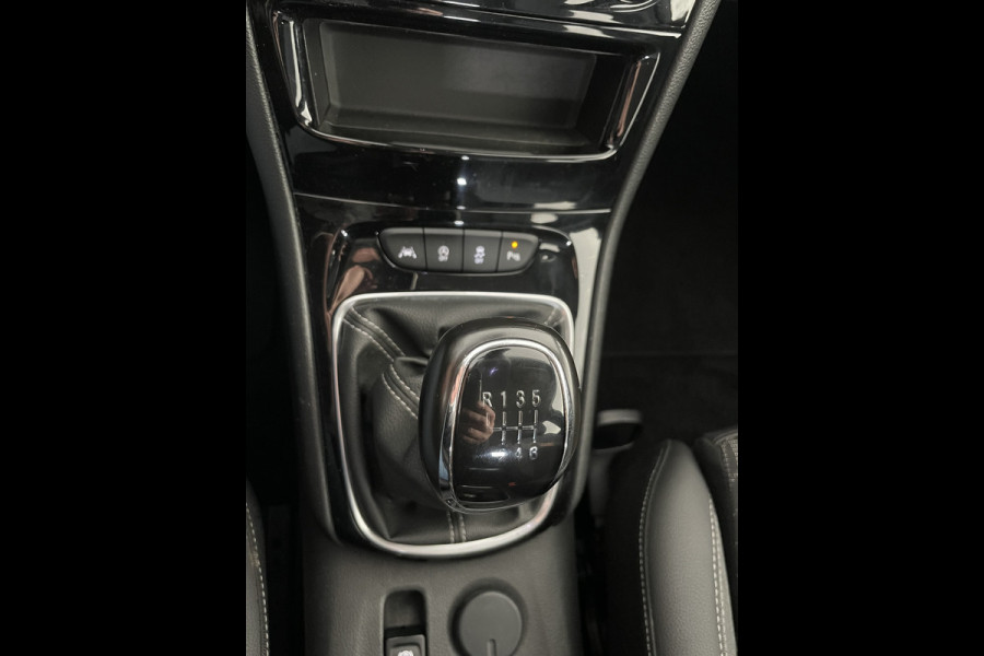 Opel Astra Sports Tourer 1.2 Business Elegance Airco - Cruise control - Parkeersensoren voor en achter - Achteruitrijcamera - Navigatie - Bluetooth - Keyless start and entry - Start/stop systeem - Stuur leder - Stuur multifunctioneel