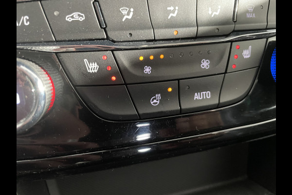Opel Astra Sports Tourer 1.2 Business Elegance Airco - Cruise control - Parkeersensoren voor en achter - Achteruitrijcamera - Navigatie - Bluetooth - Keyless start and entry - Start/stop systeem - Stuur leder - Stuur multifunctioneel
