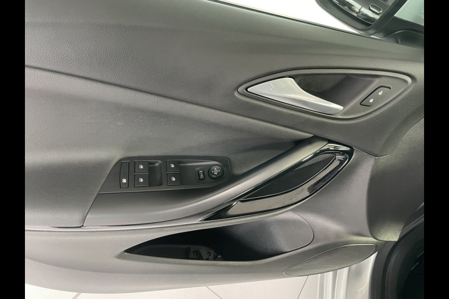 Opel Astra Sports Tourer 1.2 Business Elegance Airco - Cruise control - Parkeersensoren voor en achter - Achteruitrijcamera - Navigatie - Bluetooth - Keyless start and entry - Start/stop systeem - Stuur leder - Stuur multifunctioneel