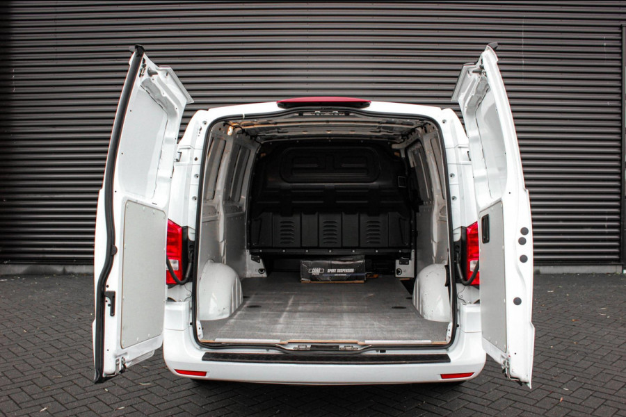 Mercedes-Benz Vito 163PK LANG JB-EDITION FULL BLACK / AMG / SPOILER / VERLAGINGSVEREN / NAVIGATIE / SIDE-BARS / FULL / NAVI