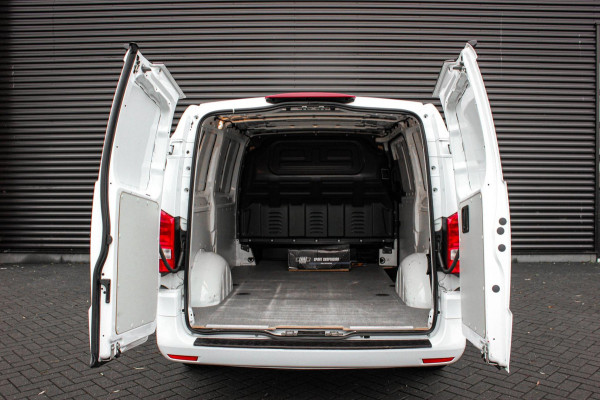 Mercedes-Benz Vito 163PK LANG JB-EDITION FULL BLACK / AMG / SPOILER / VERLAGINGSVEREN / NAVIGATIE / SIDE-BARS / FULL / NAVI