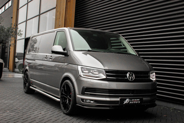 Volkswagen Transporter 2.0 TDI L2H1 150PK / APPLE CARPLAY / VERLAAGD / LEDEREN BEKLEDING / FULL BLACK / TREKAAK / SPOILER / CRUISE