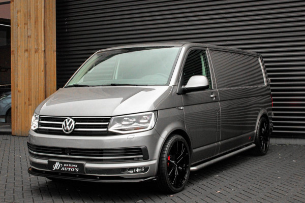 Volkswagen Transporter 2.0 TDI L2H1 150PK / APPLE CARPLAY / VERLAAGD / LEDEREN BEKLEDING / FULL BLACK / TREKAAK / SPOILER / CRUISE