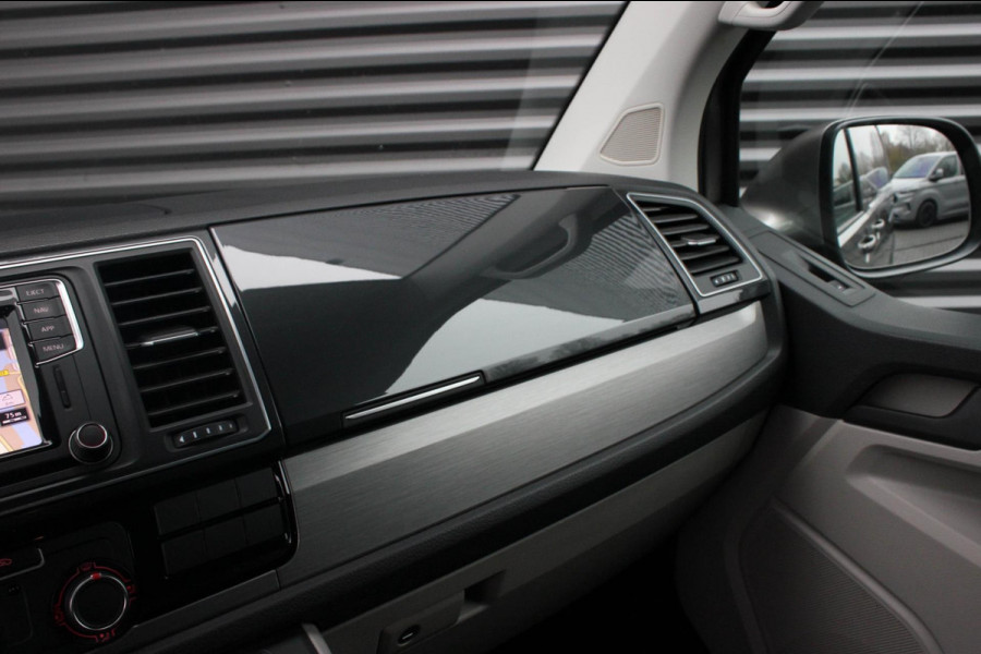 Volkswagen Transporter 2.0 TDI L2H1 150PK / APPLE CARPLAY / VERLAAGD / LEDEREN BEKLEDING / FULL BLACK / TREKAAK / SPOILER / CRUISE