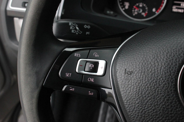 Volkswagen Transporter 2.0 TDI L2H1 150PK / APPLE CARPLAY / VERLAAGD / LEDEREN BEKLEDING / FULL BLACK / TREKAAK / SPOILER / CRUISE