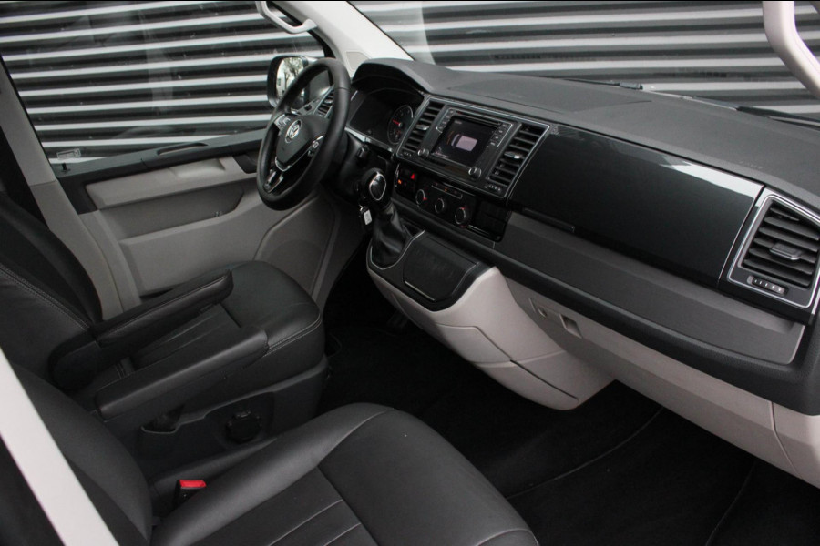 Volkswagen Transporter 2.0 TDI L2H1 150PK / APPLE CARPLAY / VERLAAGD / LEDEREN BEKLEDING / FULL BLACK / TREKAAK / SPOILER / CRUISE